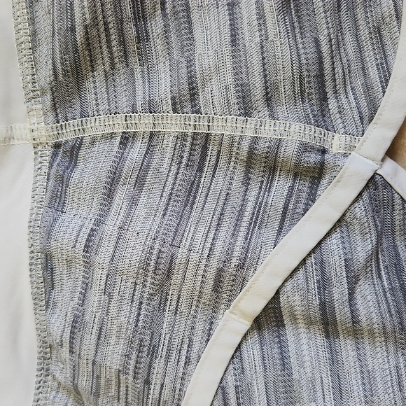 Women’s Speed Up Short Shorts.  Size 4. - Picture 8 of 10